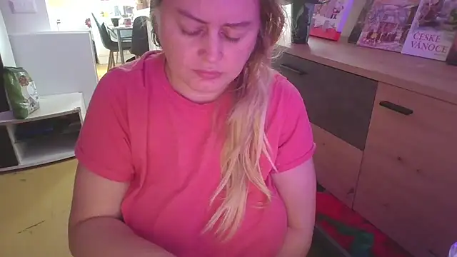 Snapshot of Meliss_Official9 chatting on November 16, 12:11 pm Meliss Official9 online show from November 16, 12:11 pm