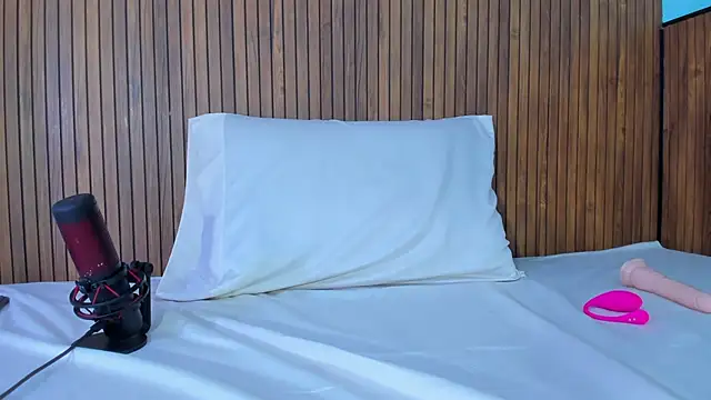 curvy rousi online show from February 21, 5:42 pm