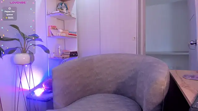 danna davis18 online show from December 5, 5:39 pm