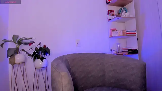 danna davis18 online show from December 9, 9:26 pm