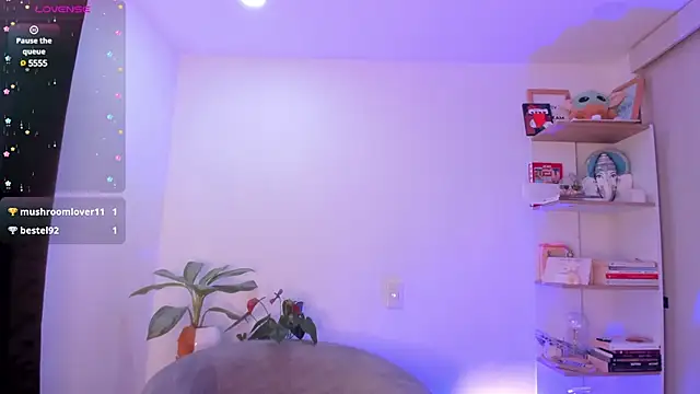 danna davis18 online show from December 22, 5:10 pm