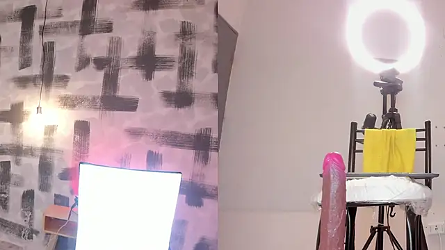 kylie st online show from February 24, 3:53 pm