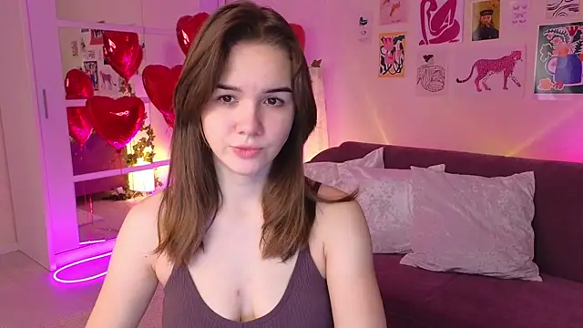 Snapshot of LindaRobertz chatting on February 12, 6:08 am LindaRobertz online show from February 12, 6:08 am