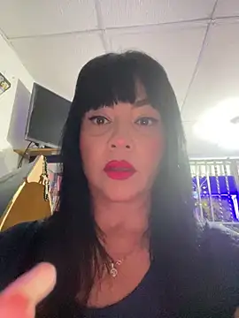 Hot beauty   online show from April 8, 4:45 am