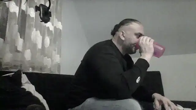 Snapshot of NewyorkDimi chatting on November 6, 12:11 am NewyorkDimi online show from November 6, 12:11 am