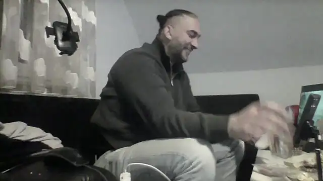 Snapshot of NewyorkDimi chatting on December 3, 1:02 am NewyorkDimi online show from December 3, 1:02 am