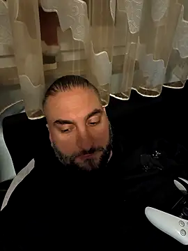 Snapshot of NewyorkDimi chatting on December 18, 2:28 am NewyorkDimi online show from December 18, 2:28 am