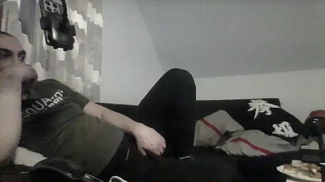 Snapshot of NewyorkDimi chatting on December 20, 6:42 am NewyorkDimi online show from December 20, 6:42 am