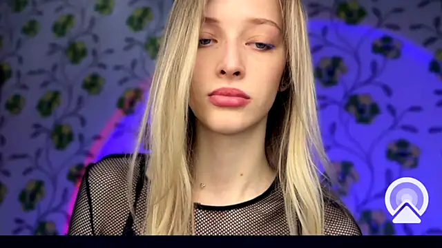 Evvie Summn1 online show from December 14, 3:39 pm