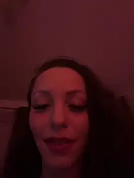 Snapshot of Chiara0102 chatting on April 27, 9:35 pm Chiara0102 online show from April 27, 9:35 pm