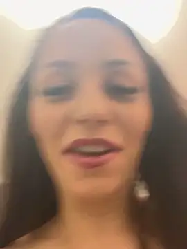 Snapshot of Chiara0102 chatting on April 29, 8:15 pm Chiara0102 online show from April 29, 8:15 pm