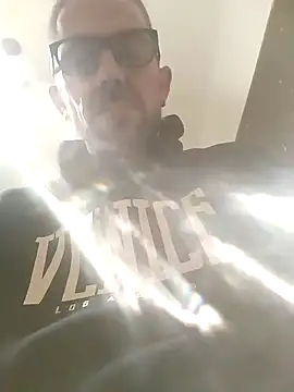 Snapshot of jonyfree1978 chatting on December 18, 11:19 pm jonyfree1978 online show from December 18, 11:19 pm