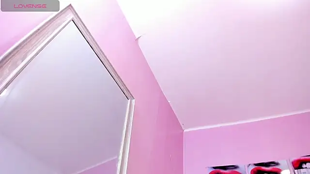 Snapshot of alice__tylor chatting on March 21, 2:29 pm alice  tylor online show from March 21, 2:29 pm