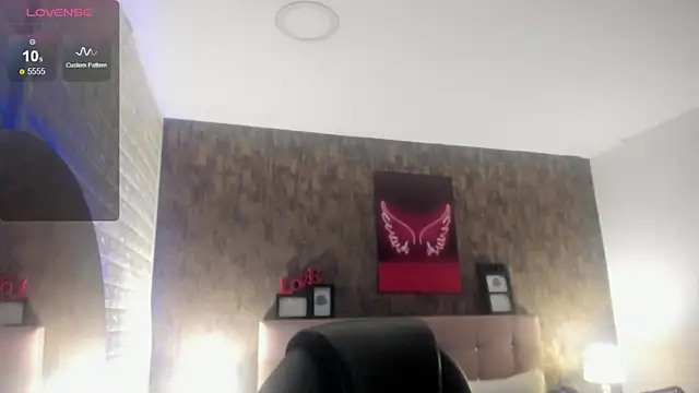 Snapshot of alice__tylor chatting on October 4, 10:35 am alice  tylor online show from October 4, 10:35 am