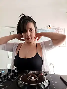 Tiramisu89 online show from April 22, 9:05 pm