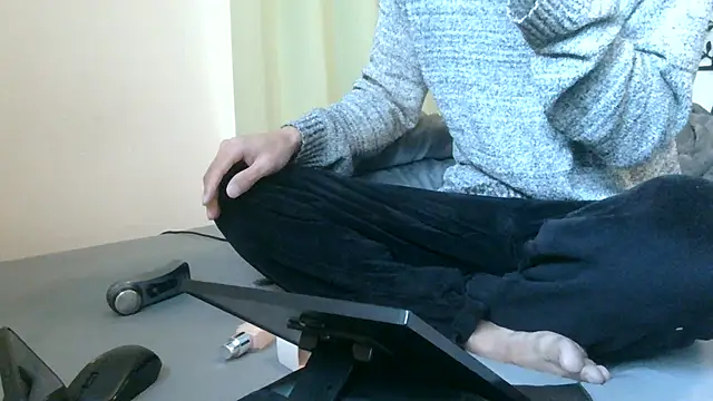 Snapshot of UKI06 chatting on December 21, 6:09 am UKI06 online show from December 21, 6:09 am