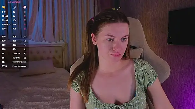 Lovella Lips online show from December 23, 1:45 pm