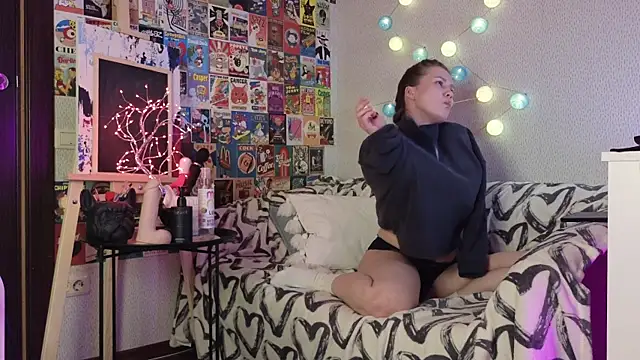 LittleLeen online show from February 5, 6:48 pm