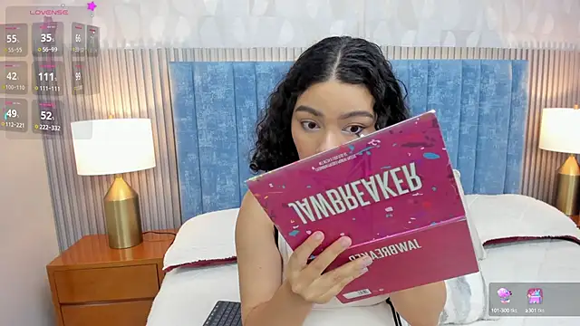 Snapshot of pretty_sunlight_ chatting on November 2, 2:03 am pretty sunlight online show from November 2, 2:03 am