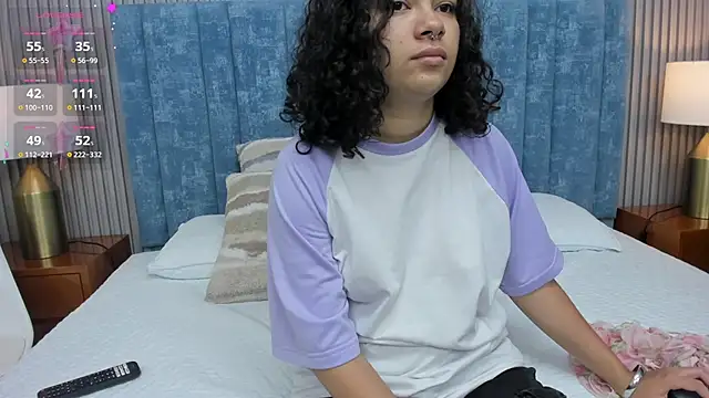 Snapshot of pretty_sunlight_ chatting on December 3, 1:24 am pretty sunlight online show from December 3, 1:24 am