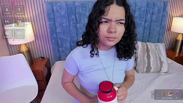 pretty sunlight  online show from December 19, 1:34 am