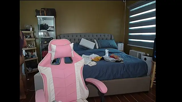 Snapshot of aya_saki chatting on March 11, 6:43 am aya saki online show from March 11, 6:43 am