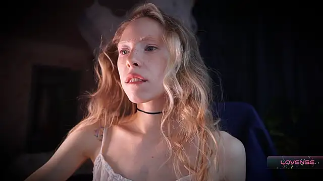  Phantom thread  online show from December 3, 10:24 am