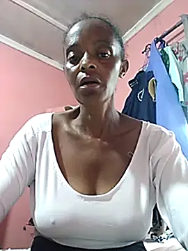 Snapshot of sweets_80 chatting on February 26, 8:15 am sweets 80 online show from February 26, 8:15 am