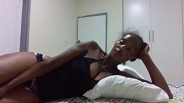 Snapshot of sweets_80 chatting on October 22, 8:19 pm sweets 80 online show from October 22, 8:19 pm