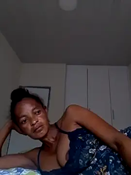 Snapshot of sweets_80 chatting on October 27, 3:43 am sweets 80 online show from October 27, 3:43 am