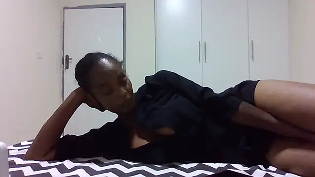 Snapshot of sweets_80 chatting on December 13, 7:53 pm sweets 80 online show from December 13, 7:53 pm