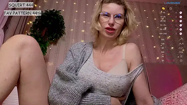 Snapshot of alissawind chatting on February 4, 3:12 am alissawind online show from February 4, 3:12 am