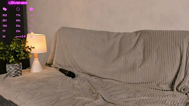 Snapshot of MeghanElson chatting on December 18, 5:21 pm MeghanElson online show from December 18, 5:21 pm