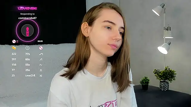 Snapshot of MeghanElson chatting on March 11, 11:33 am MeghanElson online show from March 11, 11:33 am