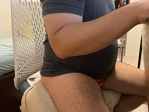 Snapshot of loinclothgay chatting on December 25, 6:20 am loinclothgay online show from December 25, 6:20 am