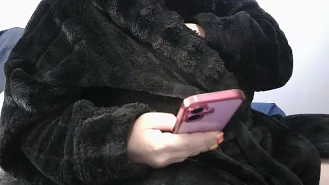 busty-bella1 online show from October 27, 10:19 am