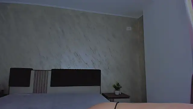 AliyaWade  online show from December 17, 8:31 am