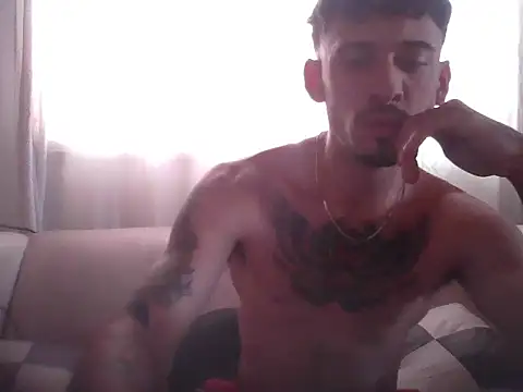 Snapshot of jonypijon222 chatting on January 12, 6:05 pm jonypijon222 online show from January 12, 6:05 pm