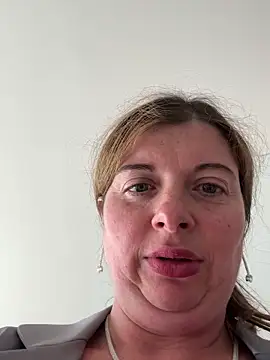 Snapshot of Lombada chatting on November 10, 1:21 pm Lombada online show from November 10, 1:21 pm