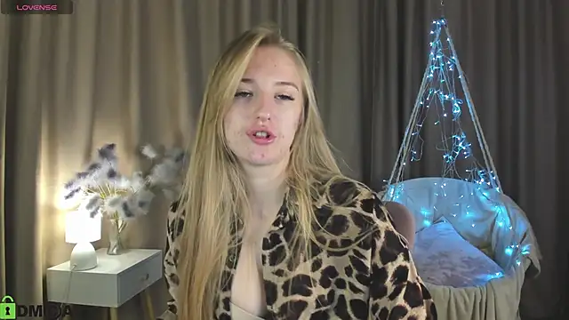 Stacy River online show from October 3, 8:44 am