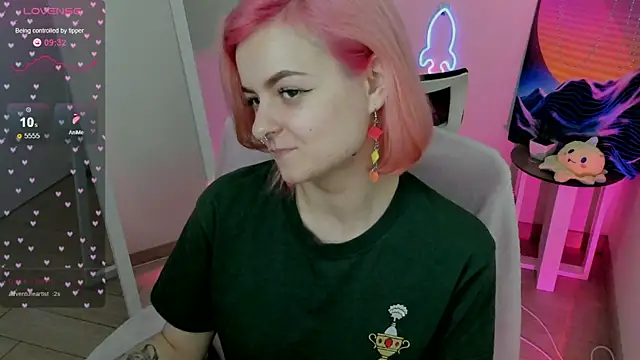 Snapshot of Fire_Bestie chatting on February 16, 10:54 am Fire Bestie online show from February 16, 10:54 am