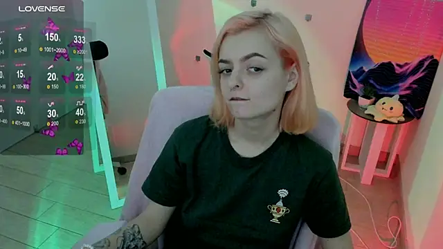 Snapshot of Fire_Bestie chatting on March 18, 4:37 pm Fire Bestie online show from March 18, 4:37 pm