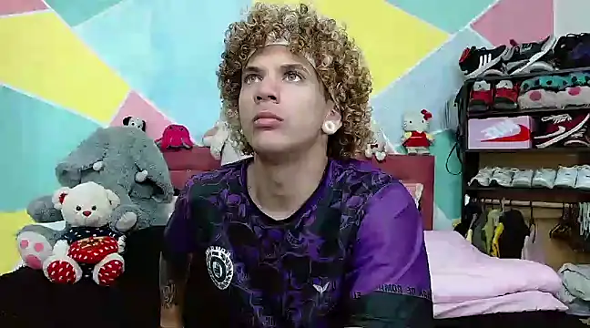 Snapshot of tylor_boy chatting on January 12, 9:40 pm tylor boy online show from January 12, 9:40 pm