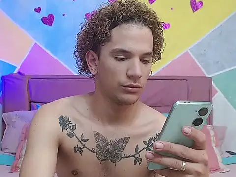 Snapshot of tylor_boy chatting on September 11, 4:45 am tylor boy online show from September 11, 4:45 am