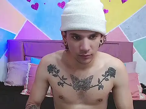 Snapshot of tylor_boy chatting on September 18, 4:36 am tylor boy online show from September 18, 4:36 am