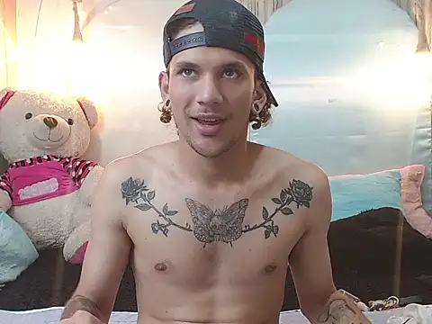 Snapshot of tylor_boy chatting on November 25, 7:47 pm tylor boy online show from November 25, 7:47 pm