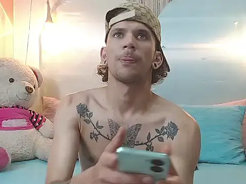 Snapshot of tylor_boy chatting on November 26, 5:58 pm tylor boy online show from November 26, 5:58 pm