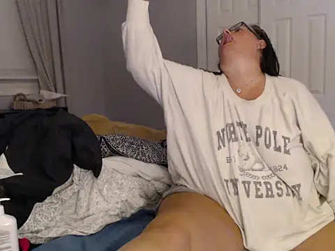 Snapshot of LauLauPAWG chatting on October 13, 2:22 am LauLauPAWG online show from October 13, 2:22 am