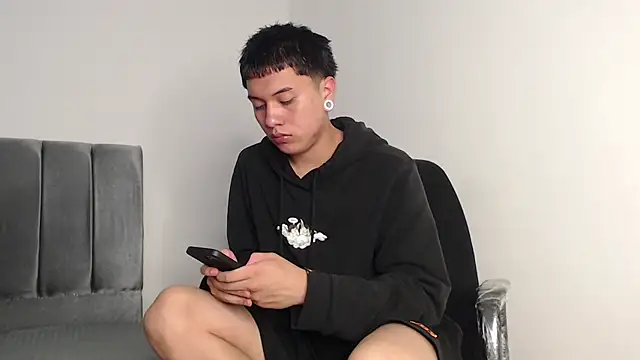 alex-lover online show from November 26, 1:39 am