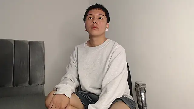 alex-lover online show from December 17, 1:22 am